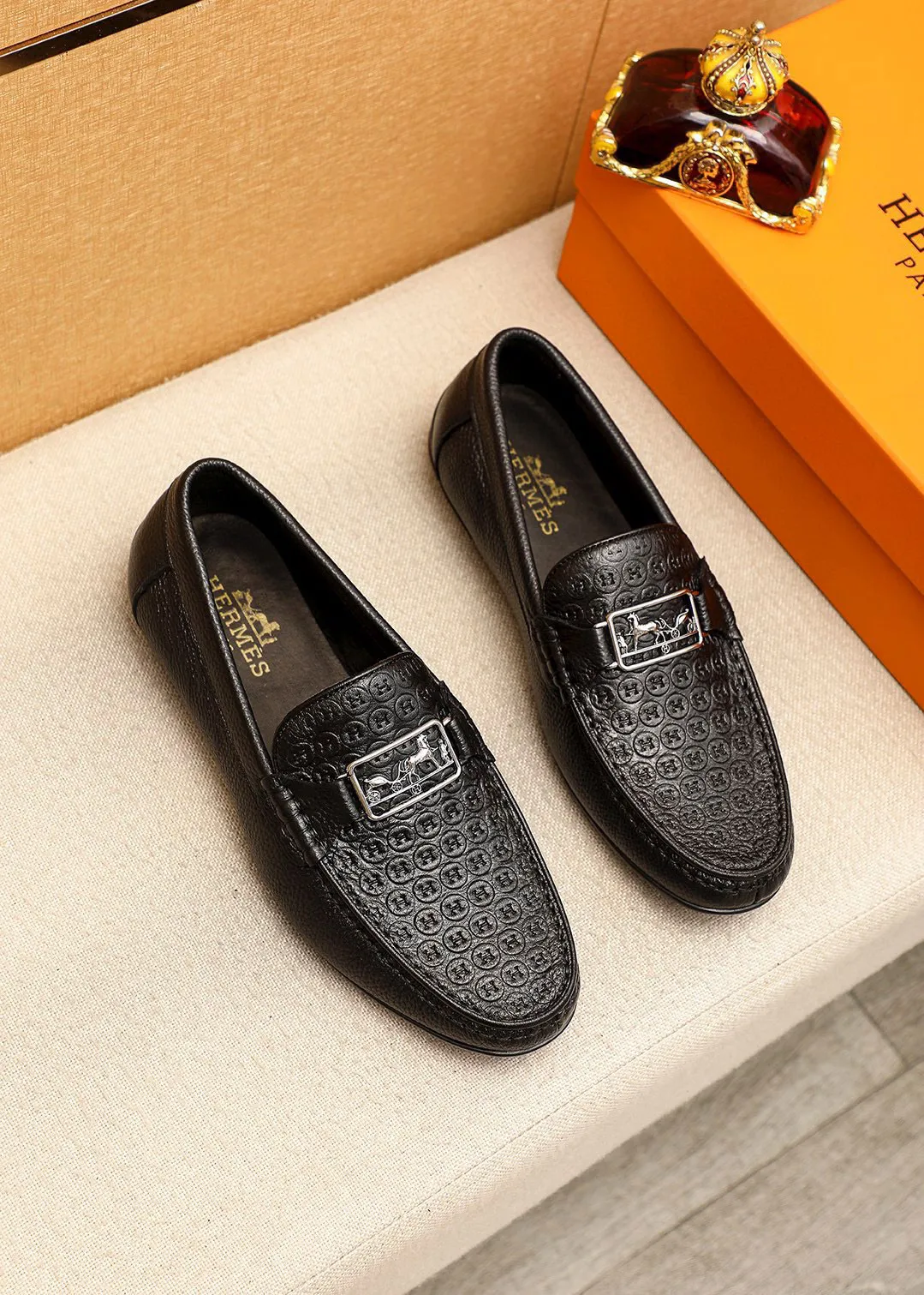 Men's shoes 💰380 💐 Product trademark: HERMES "Hermès" shoes. Regular size: 38-44 (45🉑️customized) Product materials: Selected imported first-layer cowhide embossed upper + classic hardware buckle, imported pig leather lining. Strong three-dimensional visual effect, rubber outsole Color: 1⃣️color optional